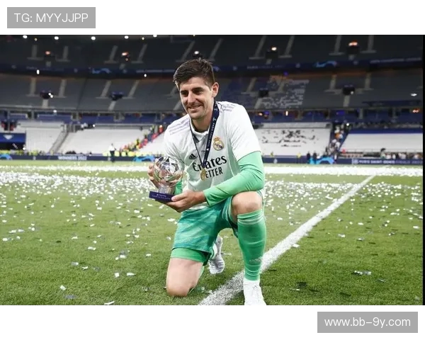 库尔图瓦巅峰表现解析：从守门员到世界顶级巨星的蜕变之路